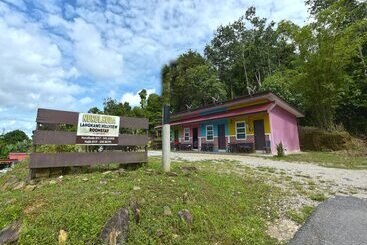 هتل Oyo 90605 Nurulhuda Langkawi Hillview Roomstay