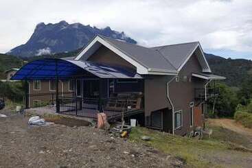 هتل Oyo 90616 George Adventure Base