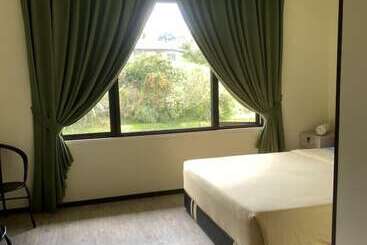 هتل Oyo 90616 George Adventure Base