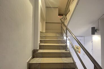 هتل Oyo 90621 Stutong Stay