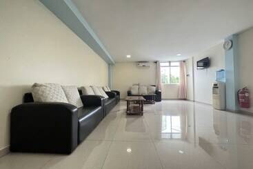 هتل Oyo 90621 Stutong Stay