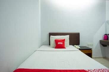 هتل Oyo 90624 Thank Q Inn 4