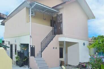 هتل Spot On 91616 Kharisma Guest House