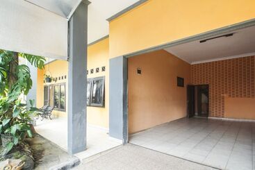 هتل Spot On 91620 Skypiea Guest House