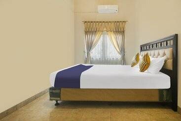 هتل Spot On 91620 Skypiea Guest House