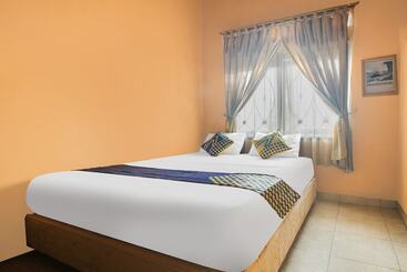 هتل Spot On 91620 Skypiea Guest House