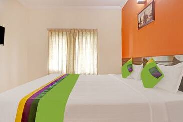 هتل Treebo Trend Green Palm Resorts