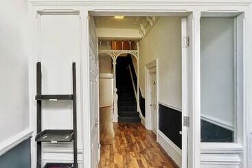 Impeccable Apartment In Liverpool City Centre