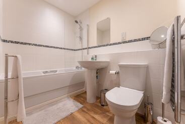 Luxury 2 Bed Apartment Parking By Nec & Solihull