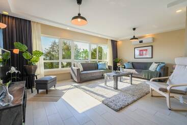Missafir Stylish Flat Near Hadrian S Gate