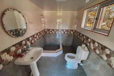پانسیون Matua Guest House