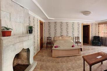 پانسیون Matua Guest House