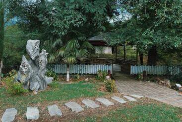 پانسیون Matua Guest House