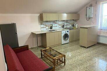 هاستل Home Sweet Home