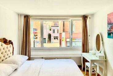 City Apartment Close To Town By Pa