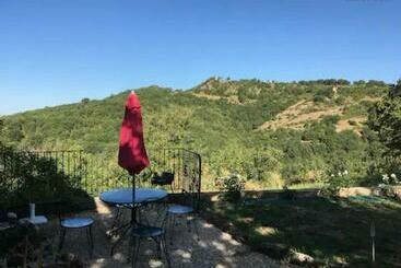Gîte Au Calme Avec Superbe Vue : La Talonie