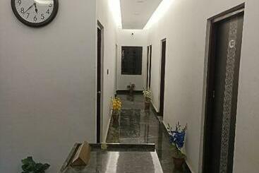 هتل Anand Vihar