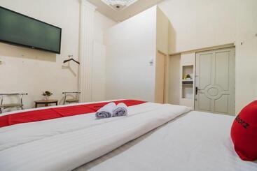 هتل Reddoorz Syariah Near Pasar Aur Kuning