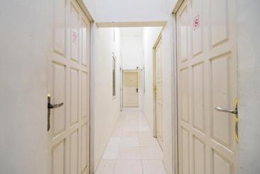 هتل Reddoorz Syariah Near Pasar Aur Kuning