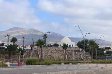 2 Zimmer Wohnung Corniche Nador Sidi Ali  Am Meer & Wifi