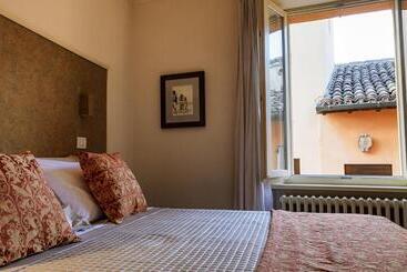 تختخواب و صبحانه Il Cortile Segreto