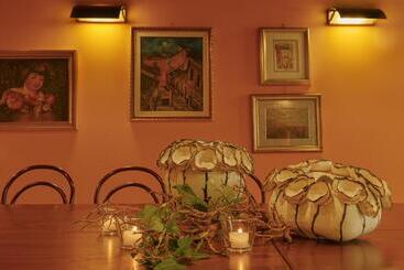 تختخواب و صبحانه Il Cortile Segreto