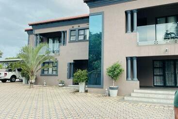 پانسیون Awethu Guest House