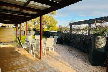Teddy S Shack   Pet Friendly