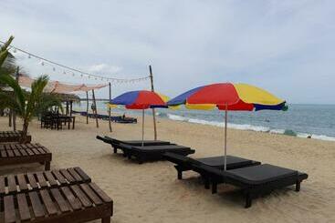 استراحتگاه Golden Beach Chalets