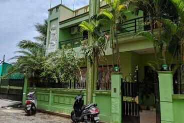 هتل Bluemoon Bungalow