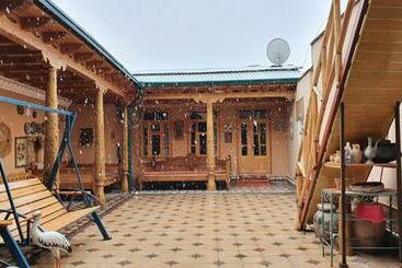 بنسيون Mohinur Hostel