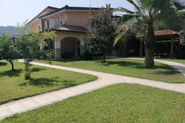 Villa Delle Civette 300m Dal Mare