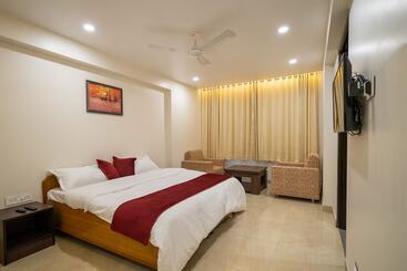 هتل Sheerha Royal Residency