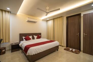 هتل Sheerha Royal Residency