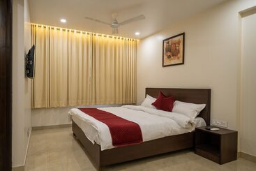 هتل Sheerha Royal Residency