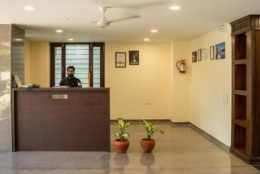 هتل Sheerha Royal Residency