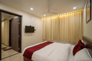هتل Sheerha Royal Residency