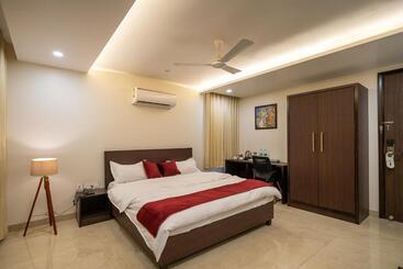 هتل Sheerha Royal Residency