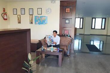 هتل Sheerha Royal Residency
