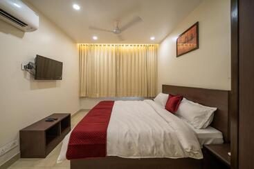 هتل Sheerha Royal Residency