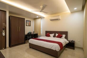 هتل Sheerha Royal Residency