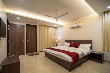هتل Sheerha Royal Residency