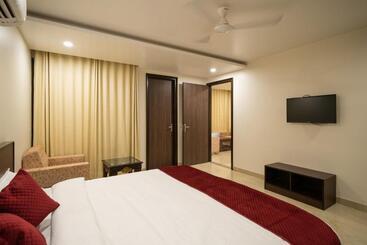 هتل Sheerha Royal Residency