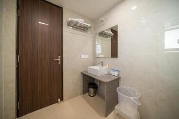 هتل Sheerha Royal Residency