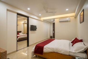 هتل Sheerha Royal Residency