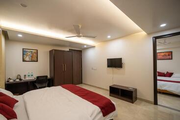 هتل Sheerha Royal Residency