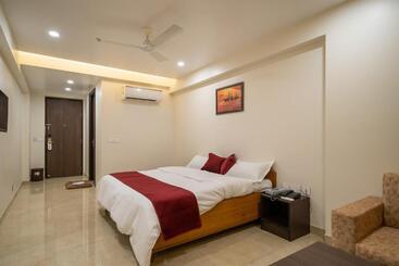 هتل Sheerha Royal Residency