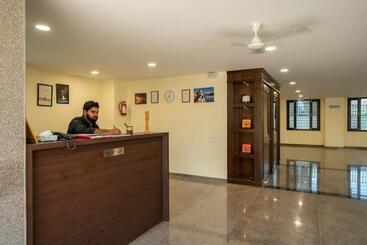 هتل Sheerha Royal Residency