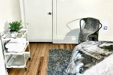 Newly Renovated Cozy Home Minutes From Broadmoor And Downtown
