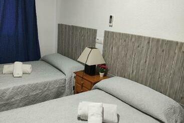 پانسیون Hostal Restaurante Bar Cafeteria La Melchora